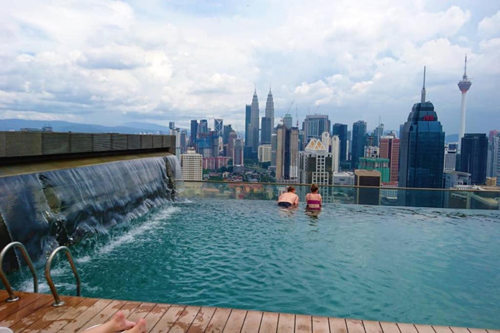 Klcc Regalia Suites Infinity Pool Kuala Lumpur Exterior photo