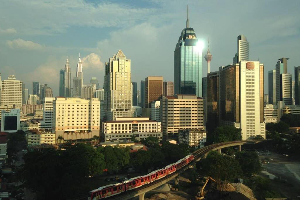 Klcc Regalia Suites Infinity Pool Kuala Lumpur Exterior photo