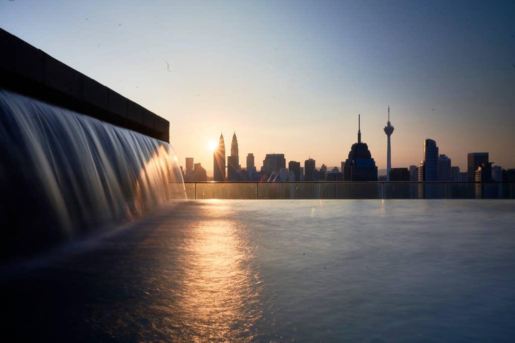 Klcc Regalia Suites Infinity Pool Kuala Lumpur Exterior photo